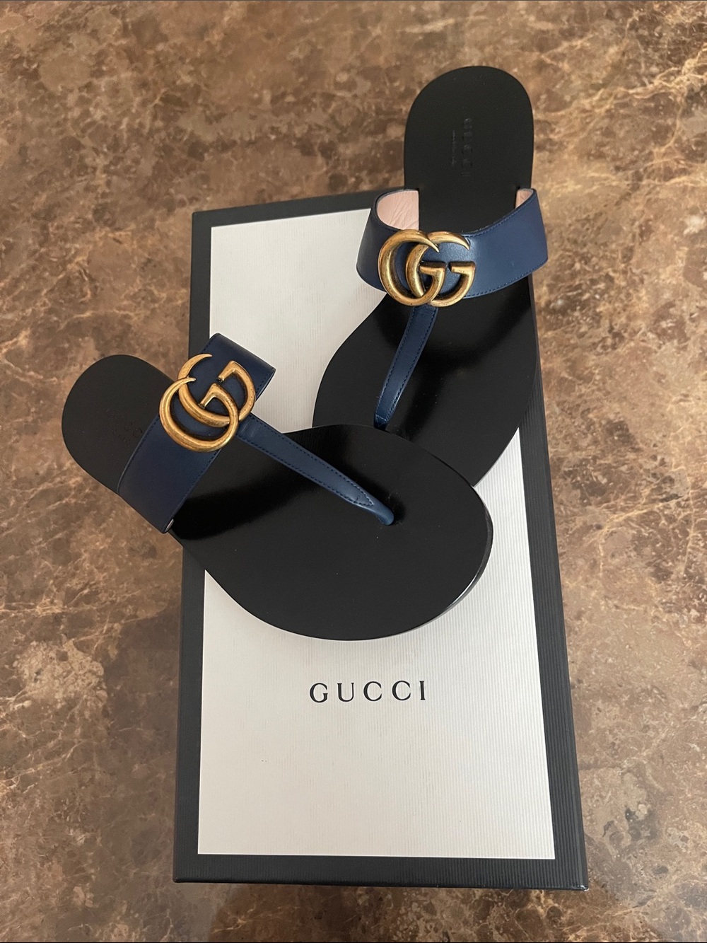 Gucci Navy Black Leather GG Thong Sandals Gold Hardware call out scratches S35